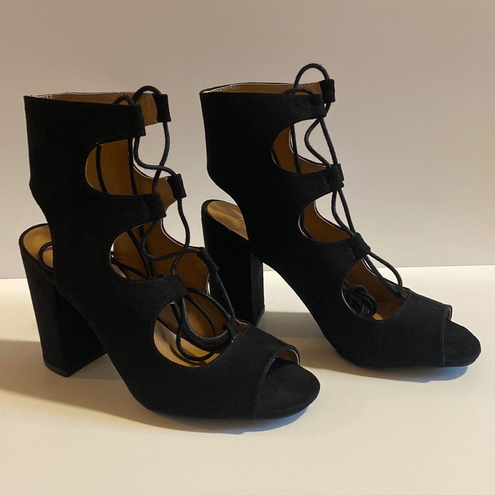 ✨BRAND NEW✨ QUPID BLACK FAUX SUEDE LACE UP HEELS